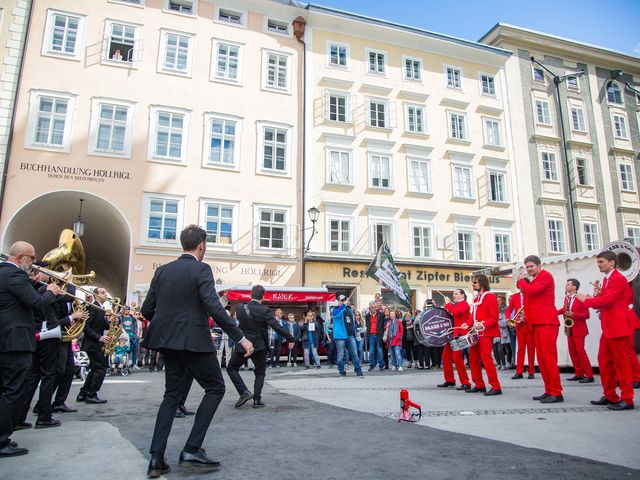 walkingact brassband brass2go Salzburg vielklang festival