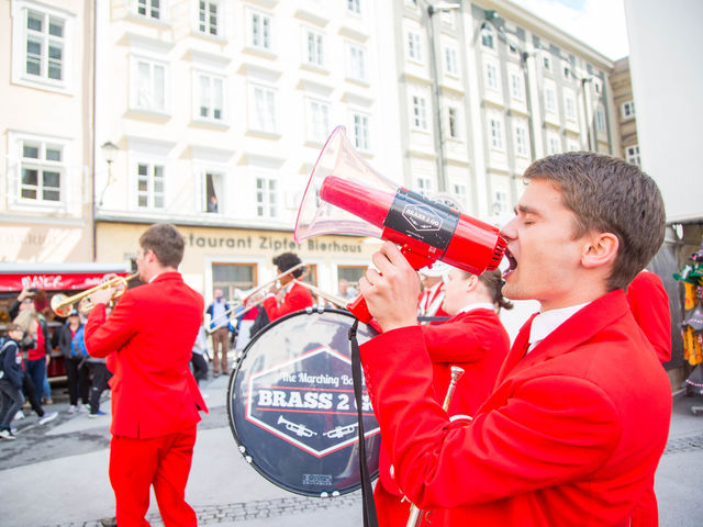 walkingact brassband brass2go Salzburg vielklang festival