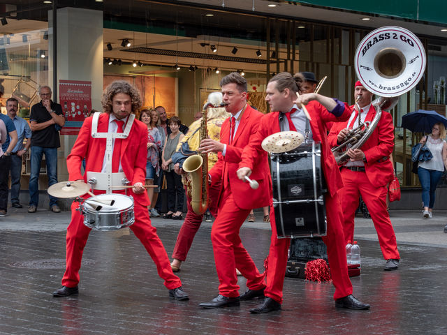 walkingact brassband brass2go Bassdrum Robert Pfankuchen Snaredrum Christoph Müller Straßenmusik