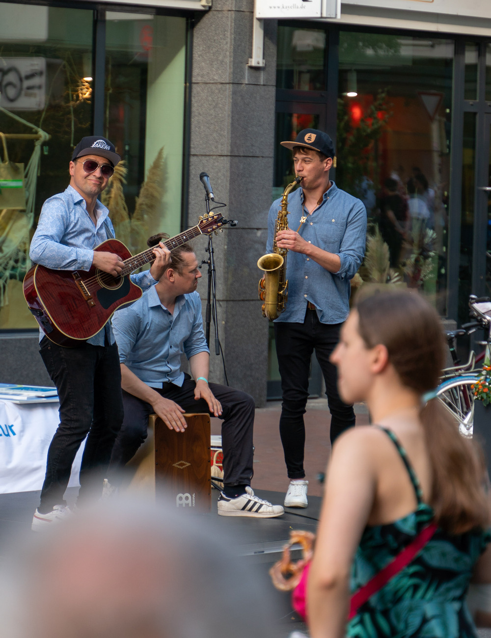 Akustik3 Trio Mannheim Frankfurt Gitarre Oliver Jochim Saxophon Daniel Steigleder Percussion Robert Pfankuchen Straßenfest